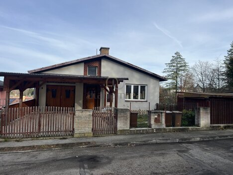 Prodej, rodinný dům se zahradou 606 m2 - Jindřichův Hradec - Sládkův kopec